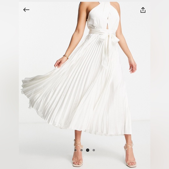 Ever New Petite halter neck pleated midi dress in white - Picture 3 of 5